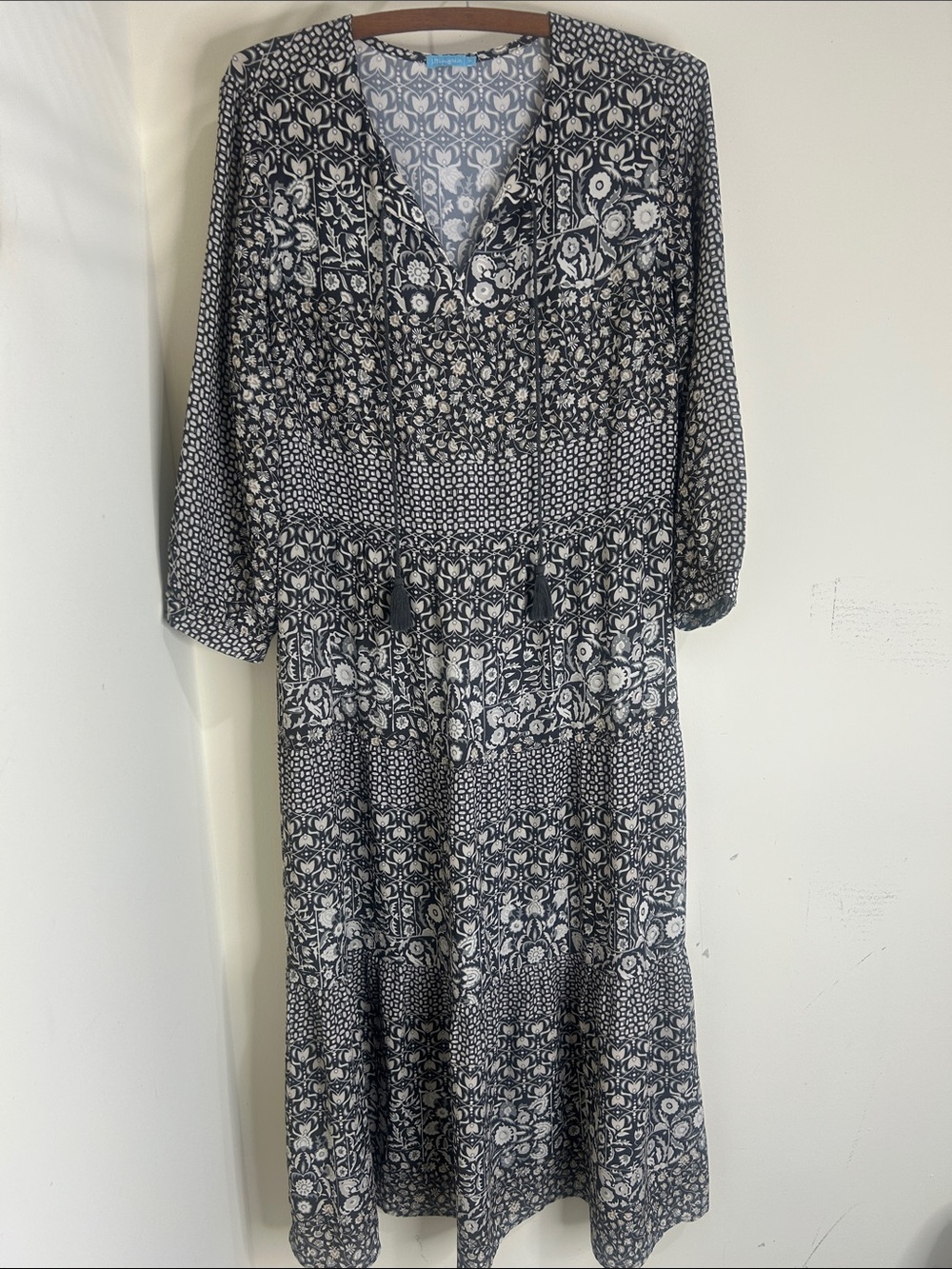 J. McLaughlin Dress Women's Medium Grey Floral Hortense Tiered Midi Resort - Picture 16 of 16